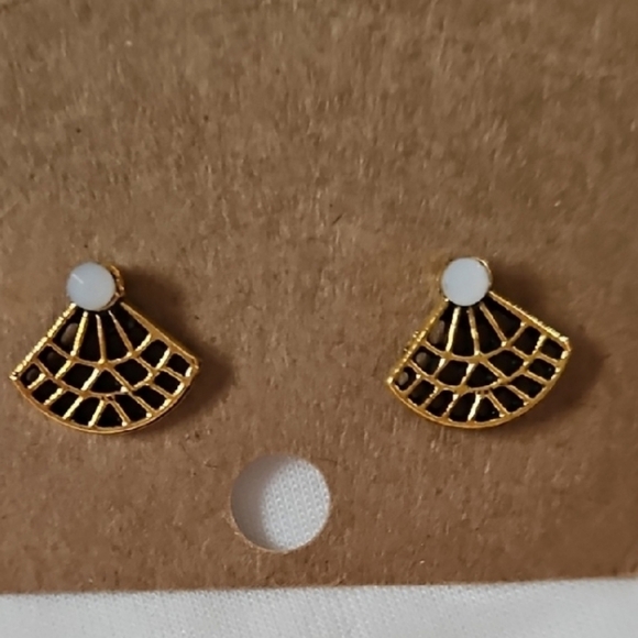 Elegant Gold and White Fan Earrings, NWOT! - Picture 1 of 4